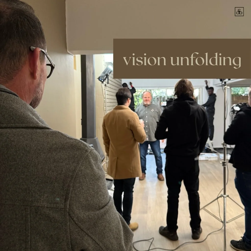 We design interiors that tell your unique story and perform beautifully in homes, offices and hospitality. From spatial planning to turnkey delivery, each project balances elegance with purpose and budget control. Serving Pretoria and Johannesburg an