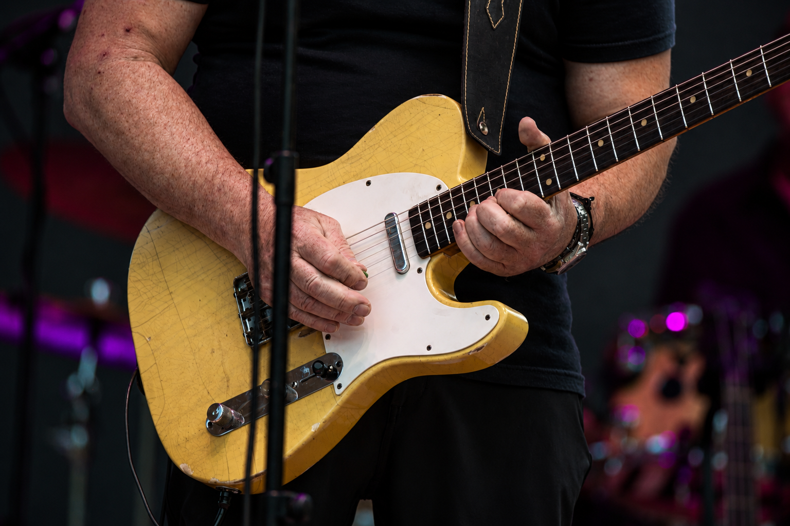 Eric_Jerardi_Levitt_EricD4s_GuitarCU.png