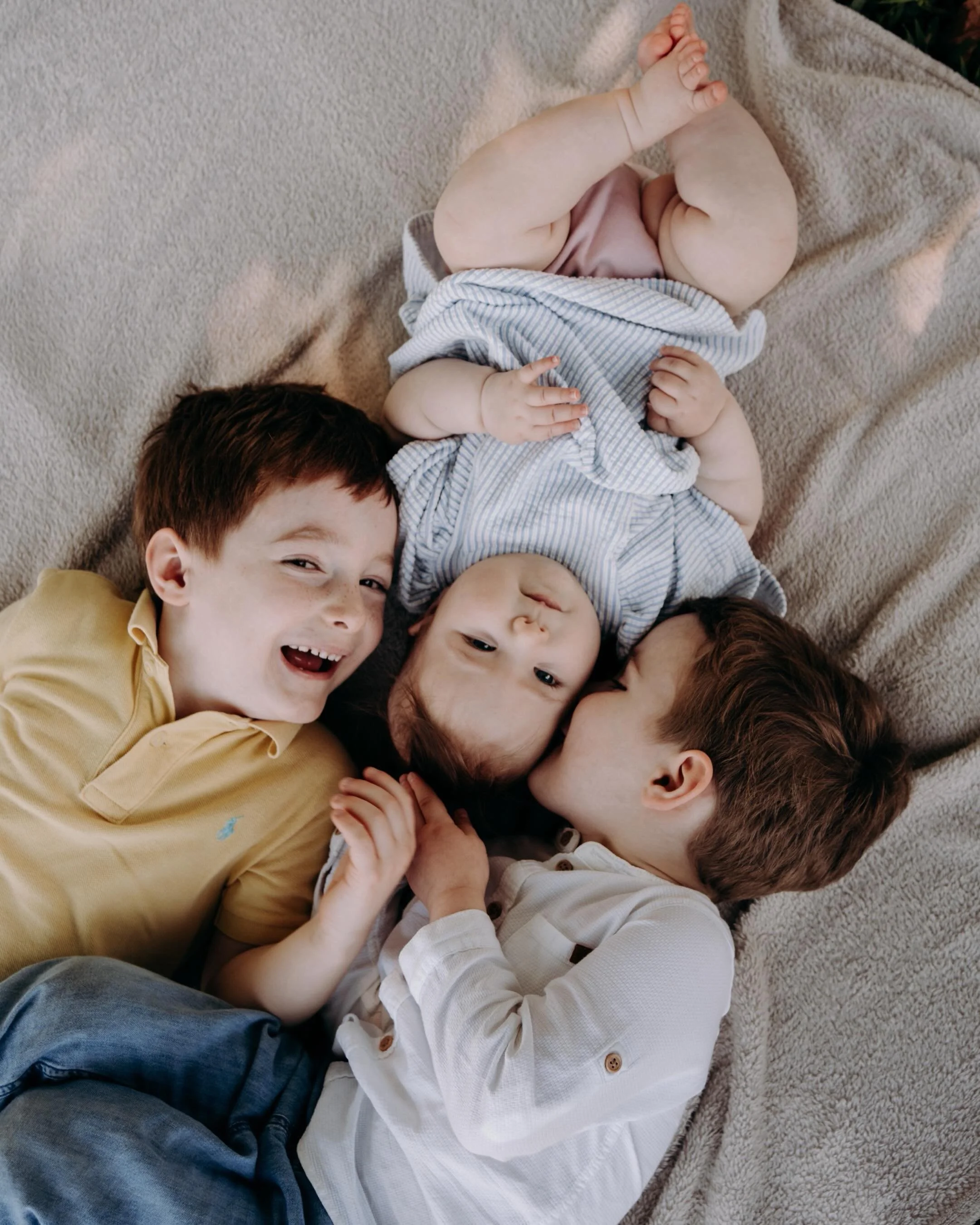 The best photos happen when everyone finally forgets there&rsquo;s a camera in the room. 
This is the one for the family who loves storytelling, the ones who want to remember the real stuff, like the candid hugs, the belly laughs, and those little in