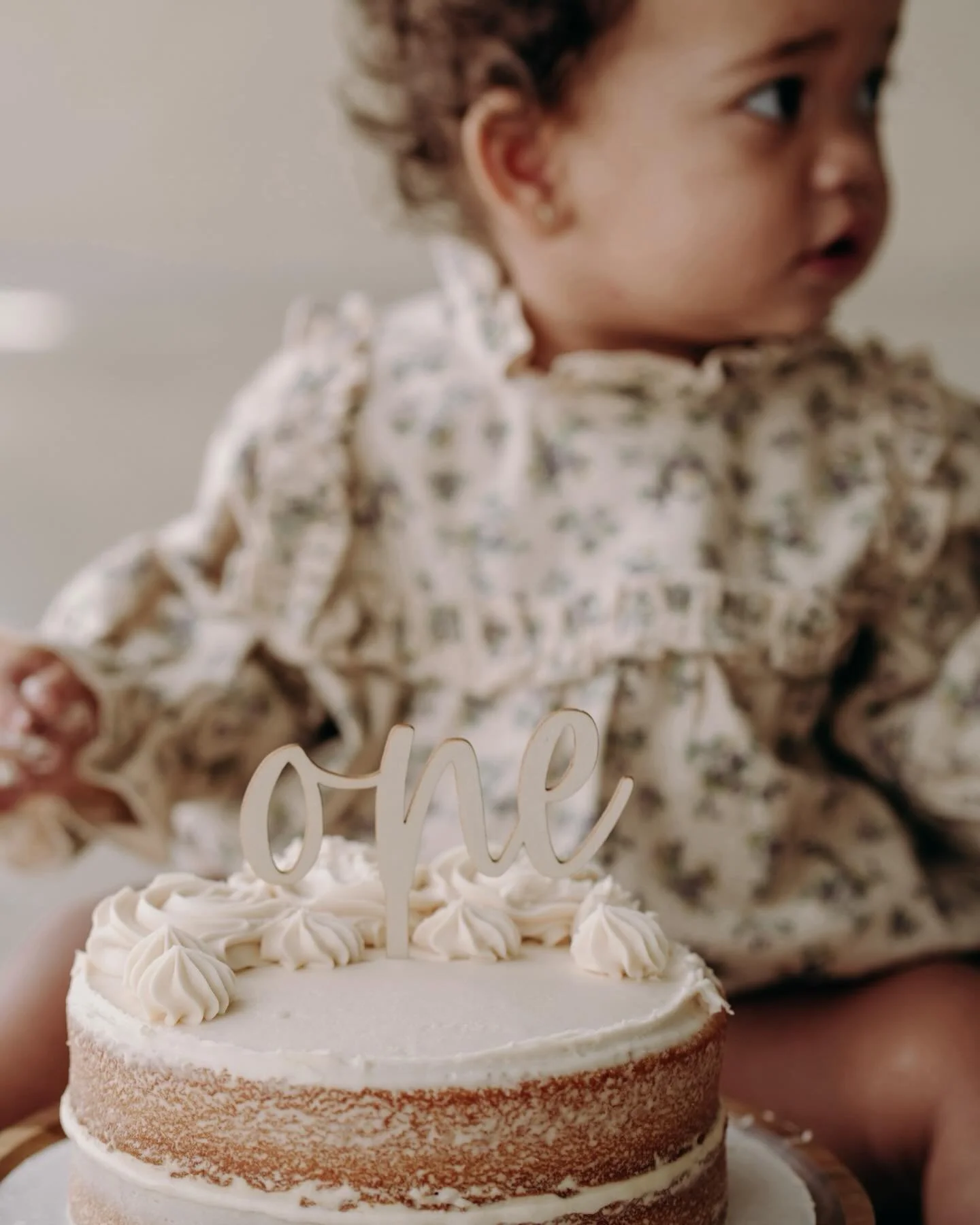 People often ask us how we manage to shoot families with three little ones. Our secret? We don&rsquo;t try to control the chaos, we lean into it.

Swipe to see why we always recommend embracing the &lsquo;messy&rsquo; part of the shoot!