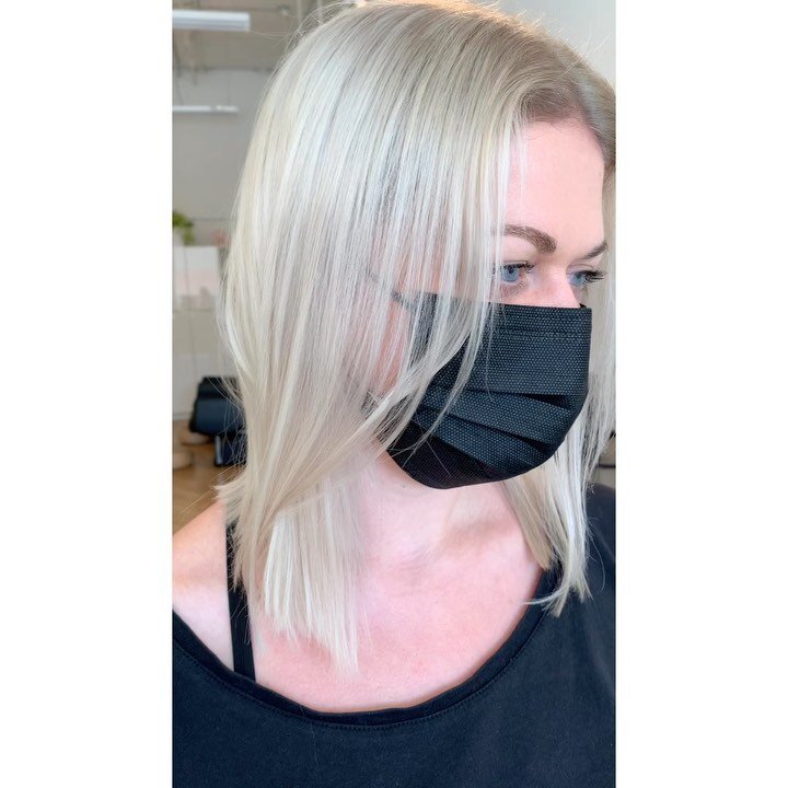 I want to be platinum 💎 &hellip; but do I? 🤔
Swipe for before! ➡️
.
.
.
These shades require the HIGHEST of maintenance and care.

⭐️ 4-6 week root touch-ups 
⭐️ Great at-home care regimen 
⭐️ Minimal heat styling 

After not having Susanne in sinc
