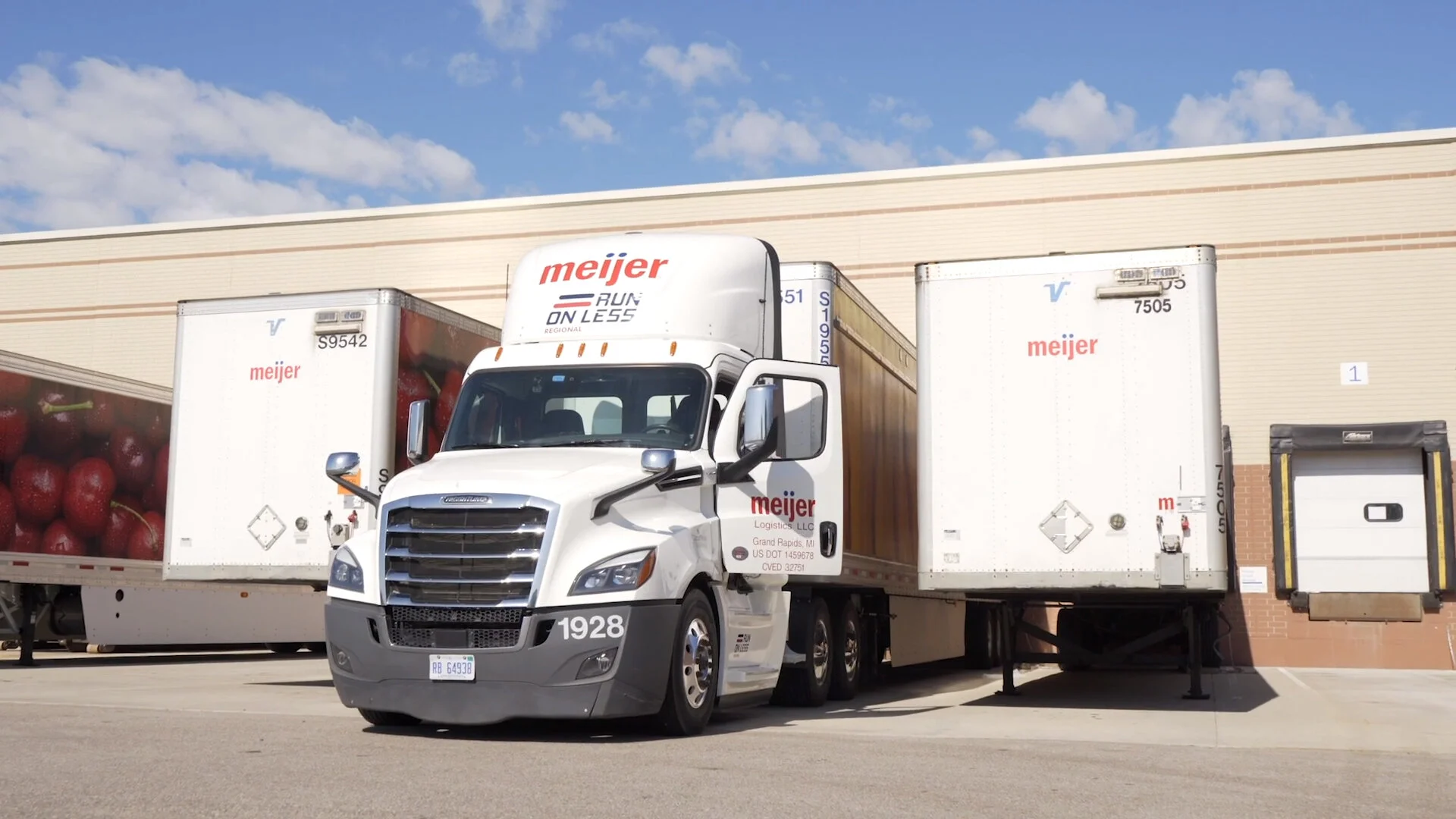 Trailer orders fell 71% in August compared to a record August a year ago. Fleets are still absorbing all of last year's orders. (Photo: NACFE)