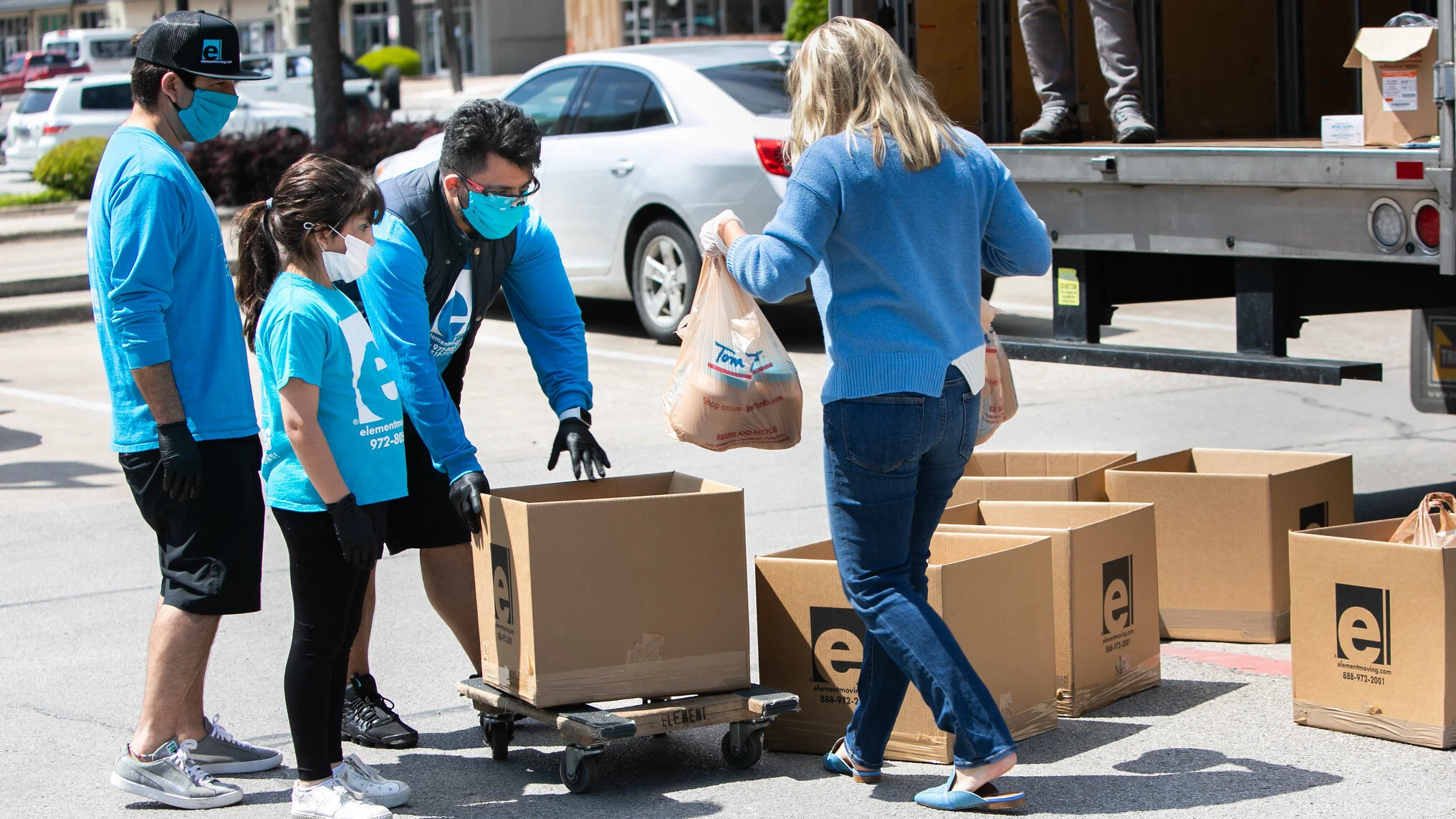 Element Moving and Chefs for Farmers partnered to load a moving van with needed food supplies for area food banks. (Photo: Move For Hunger)