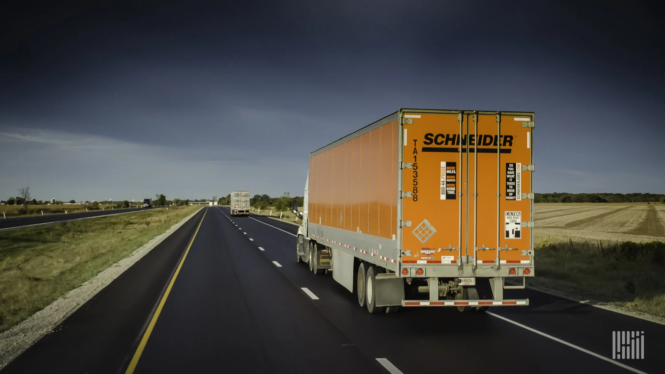 In what appears to be the opening salvo in what could be a battle of truckload carriers seeking to hang on to and increase their driver base, Schneider National this week announced a pay increase. (Photo: Jim Allen/FreightWaves)