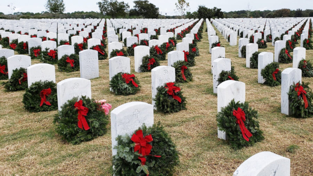 Unable to continue its tradition of providing hot meals to the truck drivers who deliver wreaths to Arlington National Cemetery for Wreaths Across America, TCA and Pilot Flying J have come up with another way to honor this year’s 75 drivers. (Photo: Schneider)