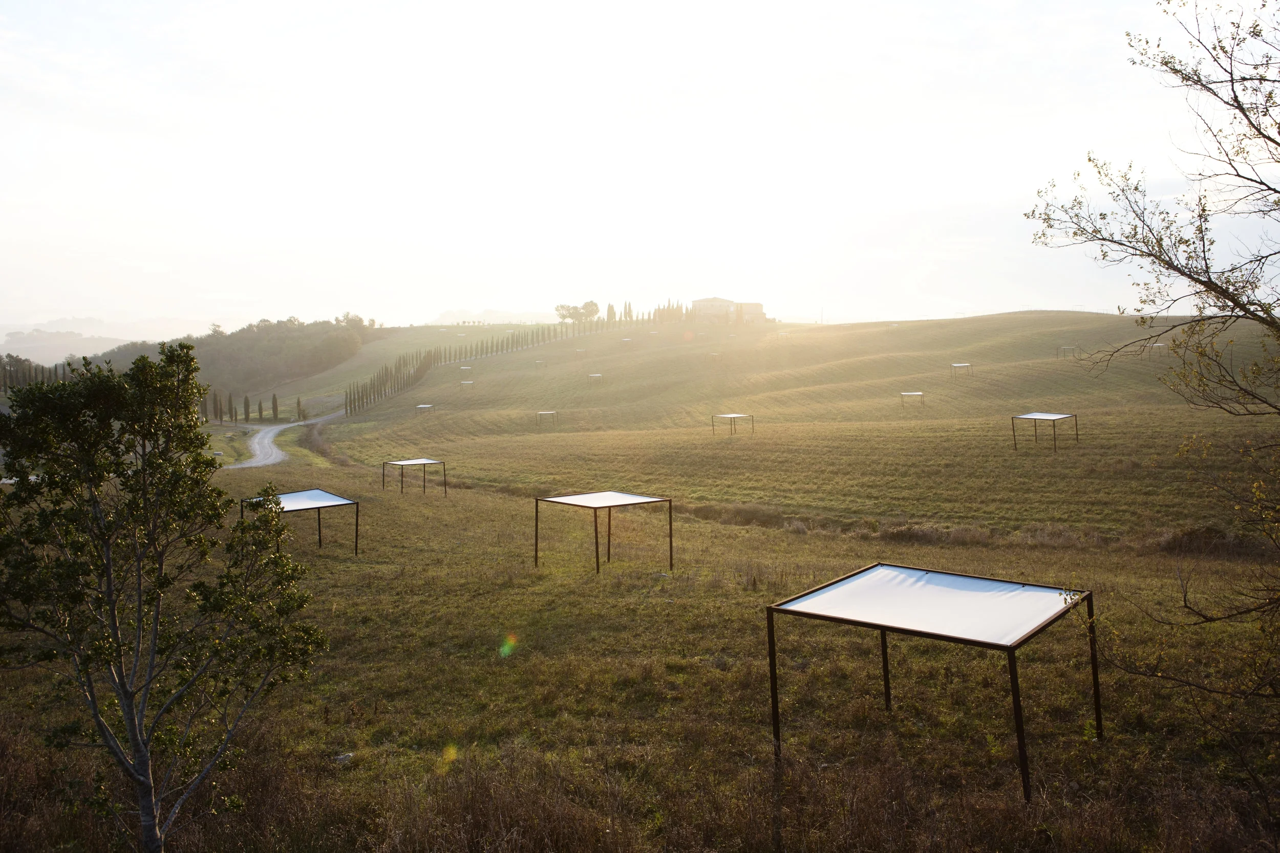 Installation réelle des pergolas sur un domaine en Toscane - Italie
