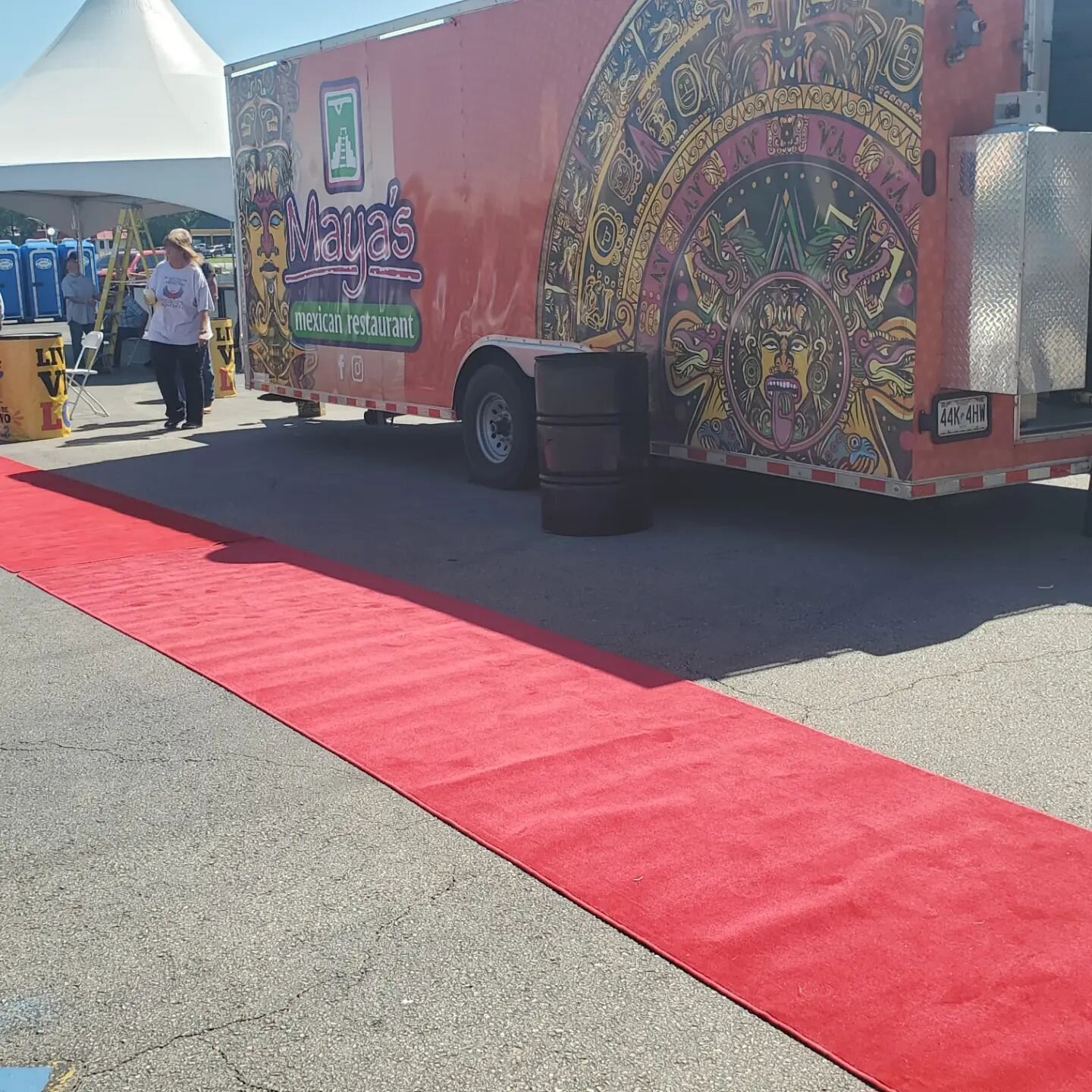 It's the 25th Anniversary Cinco De Mayo Celebration at Las Margaritas in Poplar Bluff! They've literally laid out the red carpet for ya! Come party with us while we're live til 7p but the fun lasts all night long!