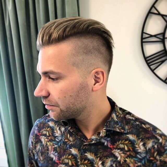 Sommarh&aring;r 👌🏼🤩 I skrivande stund finns det endast tre klipptider kvar innan midsommar, s&aring; vill du ha en tid s&aring; &auml;r det dags att h&ouml;ra av sig! 
www.hairmoni.nu
0706503150