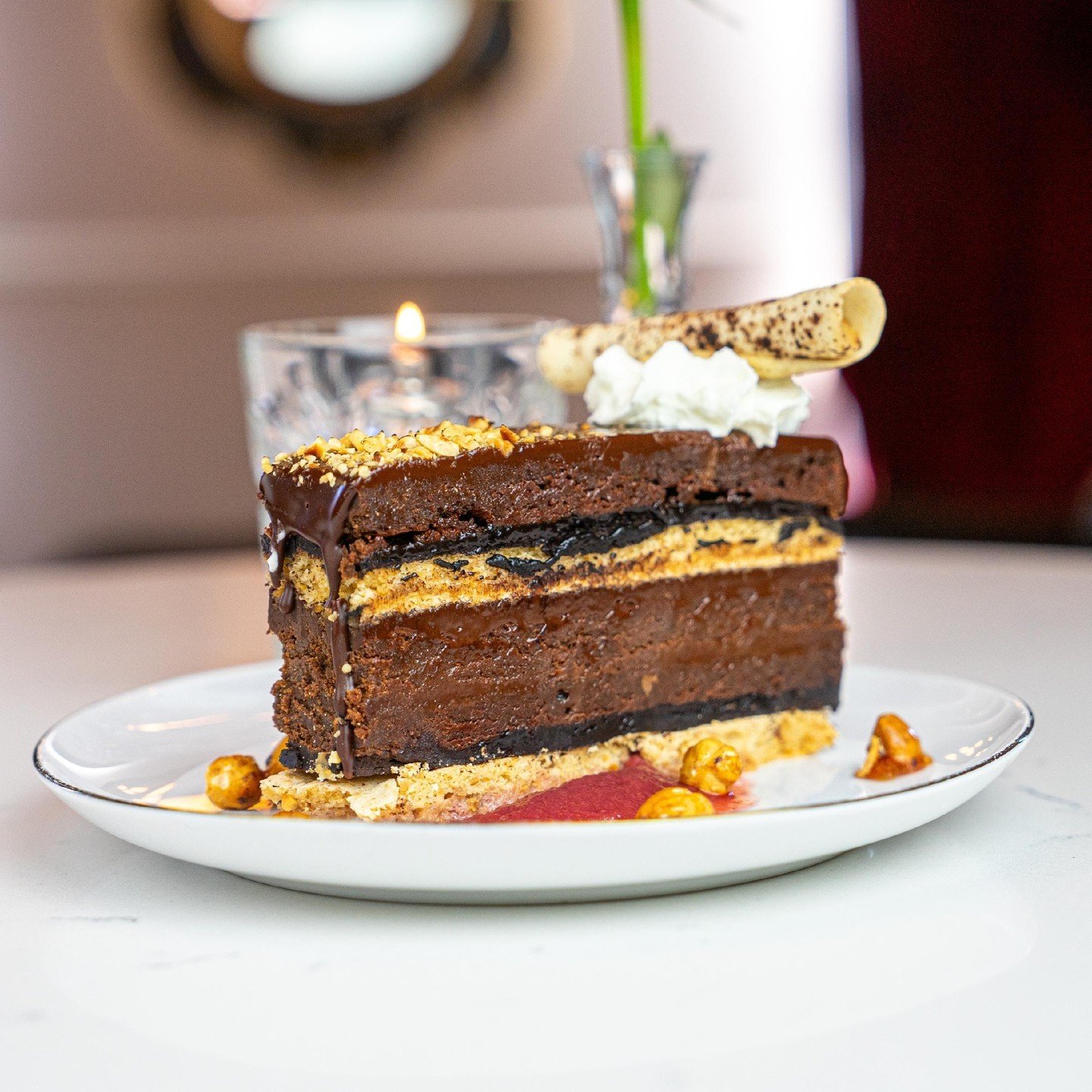 Let's take a moment for our Hazelnut Torte 🌰

Comment below what your go-to dessert from Baileys' Chocolate Bar is⁉️

Open from 5pm-10pm tonight!
#chocolatebar #lafayettesquare #stl