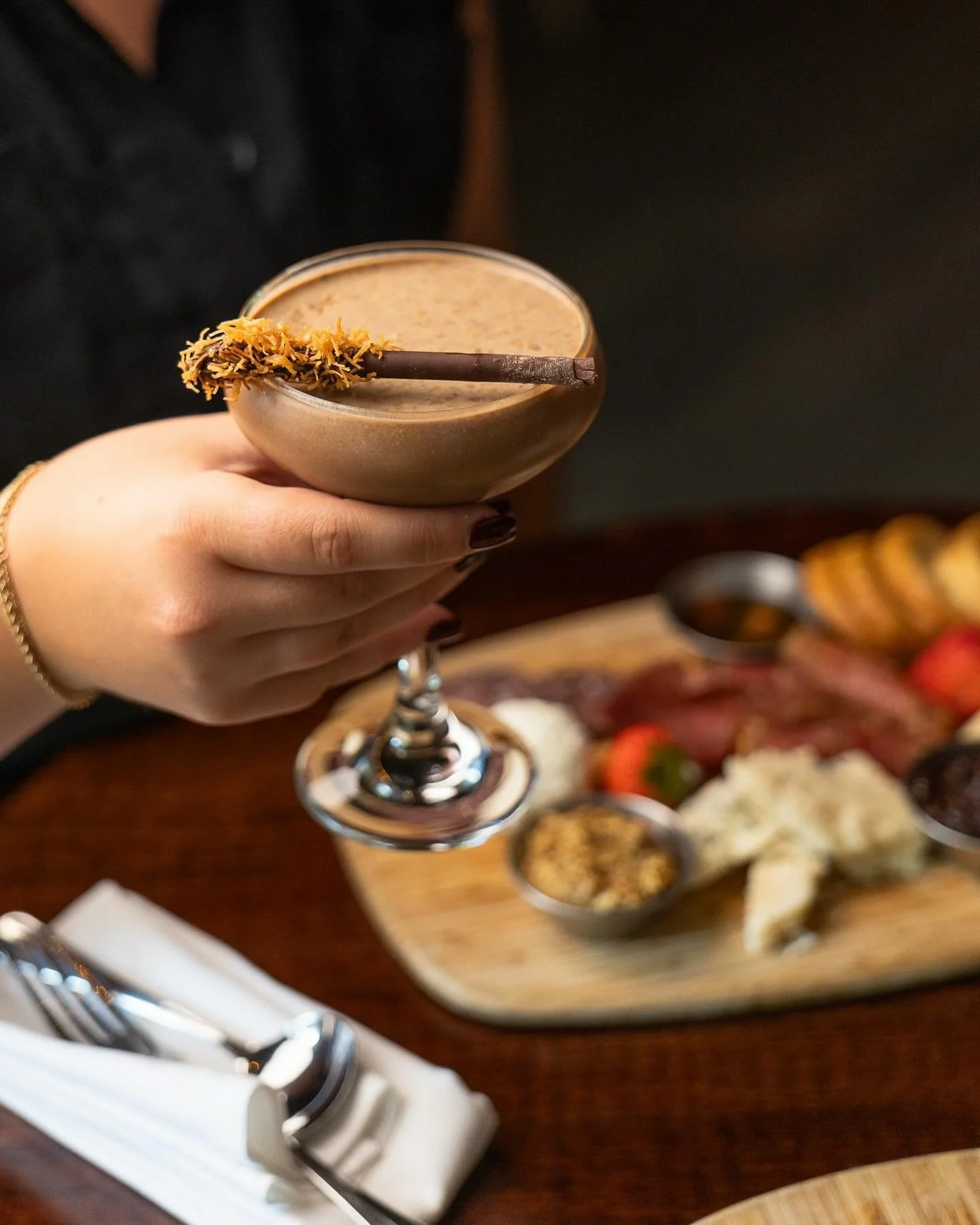 Cheers to the weekend&hellip;and chocolate!✨
Join us, 5-11pm in @lafayettesquarestl