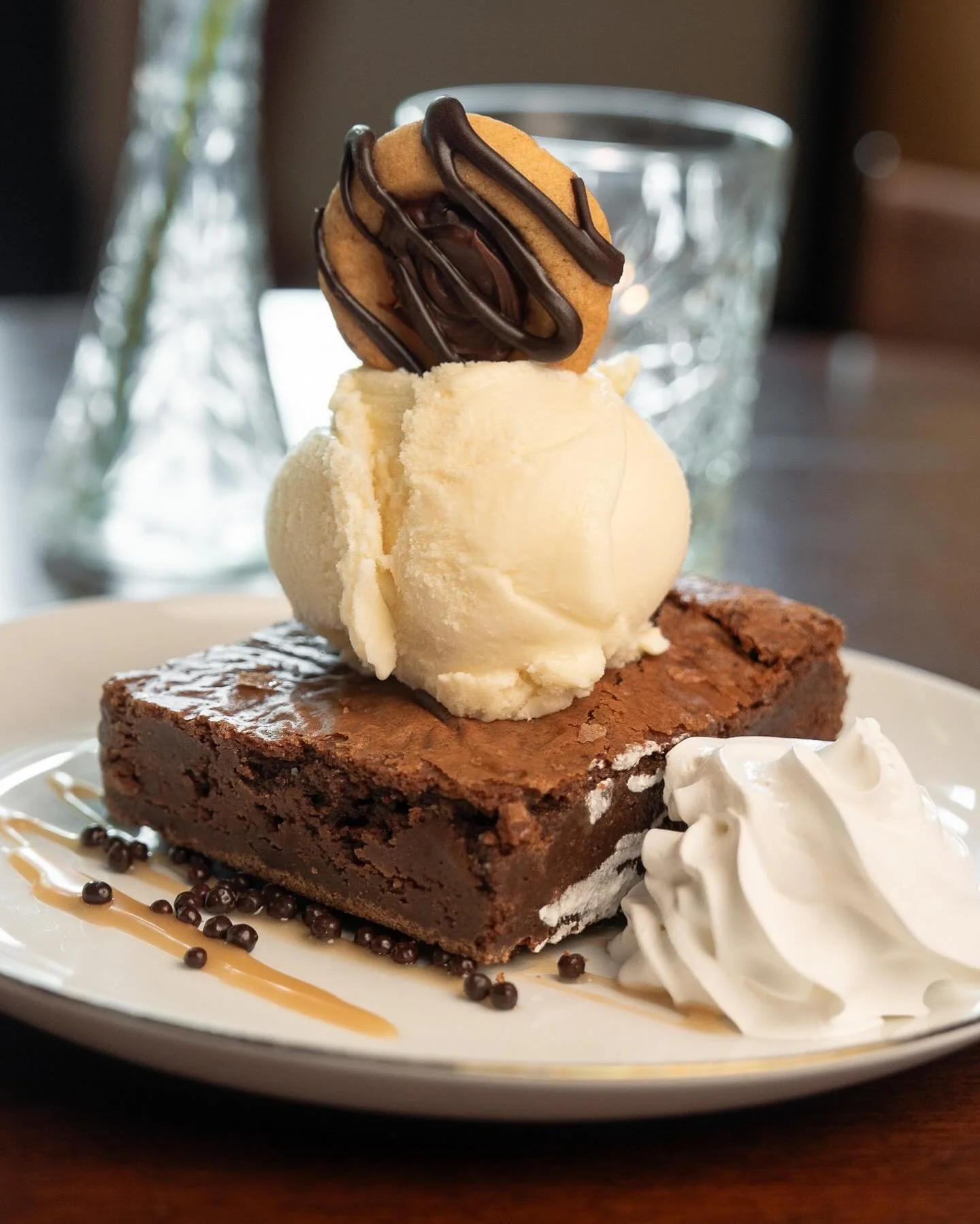 Our Baileys&rsquo; Chocolate Brownie has been on the menu since day one - and for a good reason.🥰
Open this weekend 5-11pm!