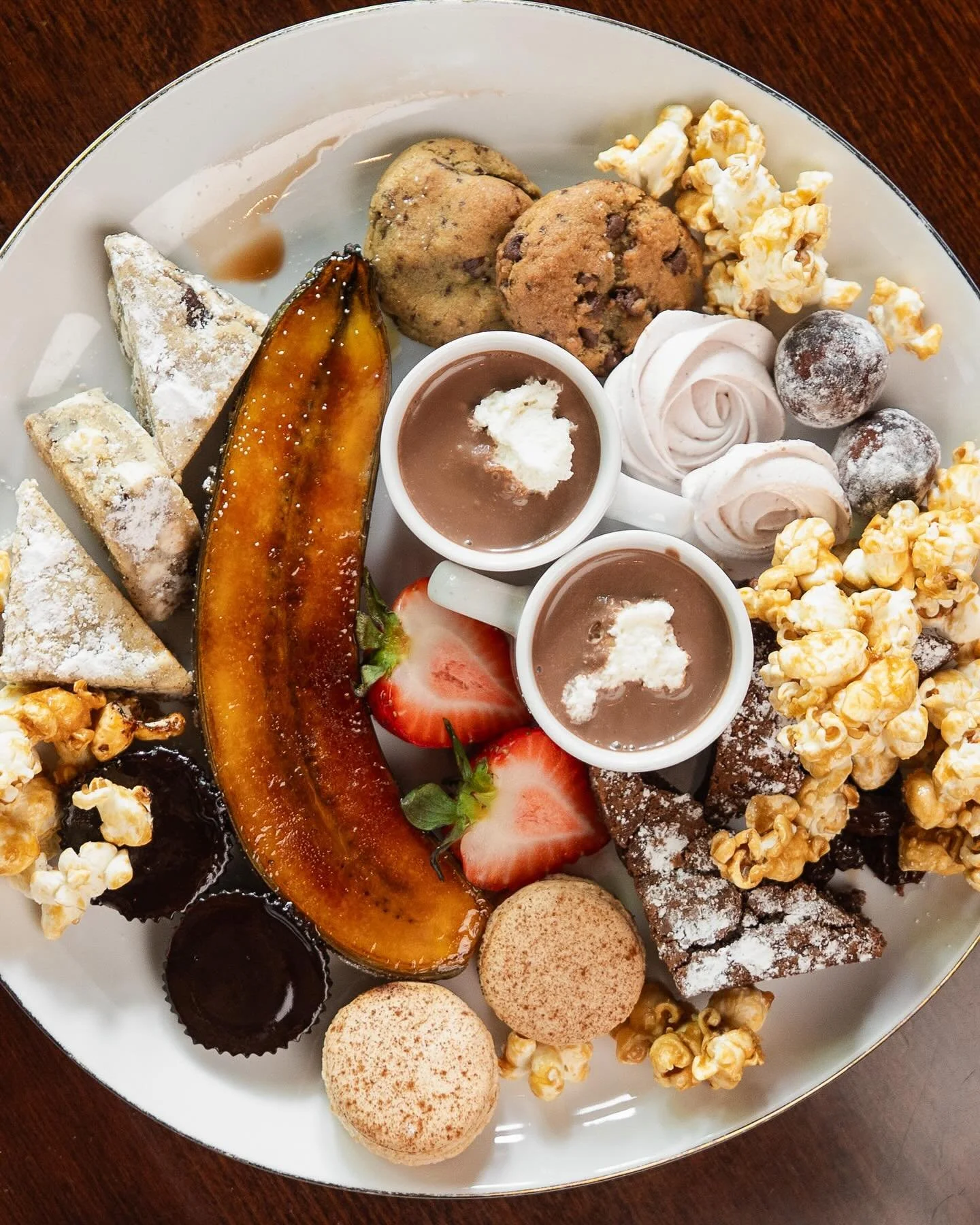 Indulge your sweet side this weekend!
Decadent desserts, chocolate martinis, good company - what more could you need?✨
Join us in beautiful @lafayettesquarestl! 
Doors open at 5pm.