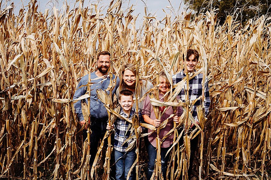 Geneva Illinois family photographer, rural Illinois family portraits, chicago suburbs family photographer, st. Charles Illinois family photographer