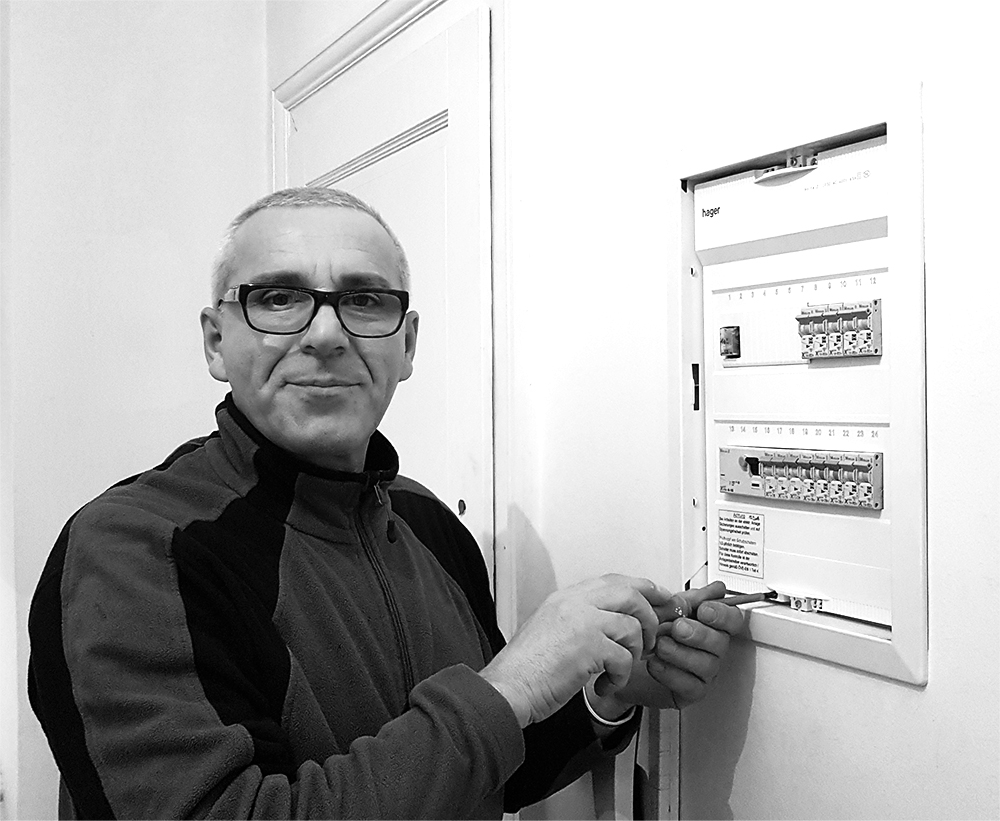 Hasani Bejtush He actively supports our team with a variety of skills.