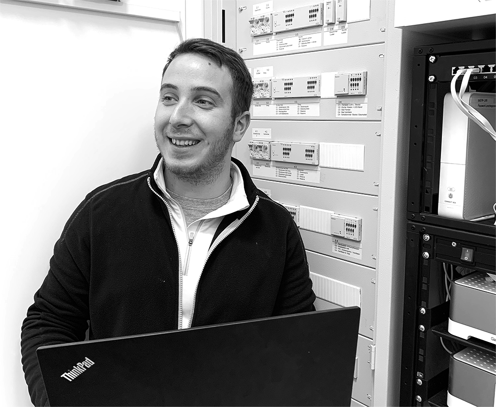 Jessenitschnig Dominik He completed our apprenticeship program and showed early on a great interest and understanding for the profession. Currently, he is preparing for the master examination. He is also our expert for KNX and bus systems.