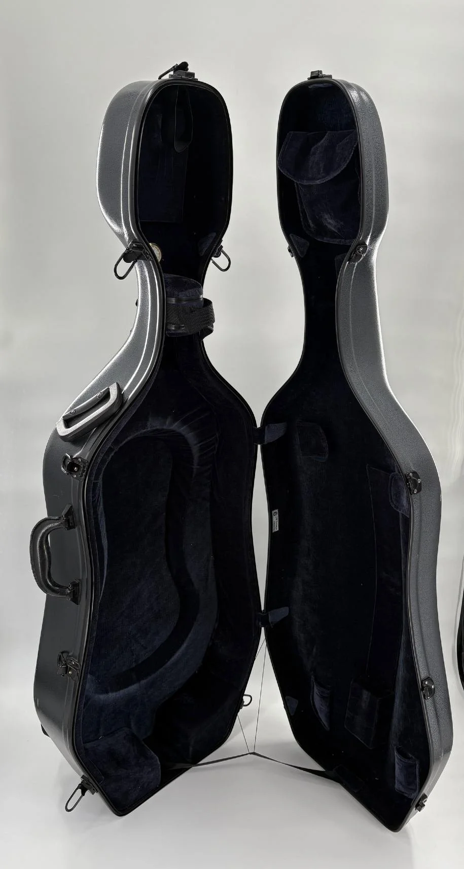 Used Eastman Fiberglass Cello Case 3