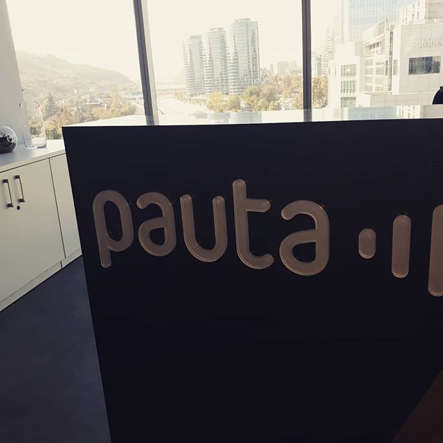 A las 3:30 entrevista en vivo en @pauta.cl