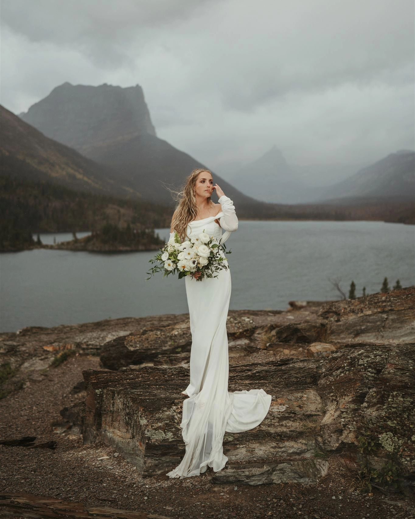 we love editorial-esque elopement photos 🩶

honestly, we have a backlog of amazing elopement photos to share, but in true KFP fashion, I hold these moments sacred and really struggle with sharing them with the world (plz tell me I'm not alone)

But 