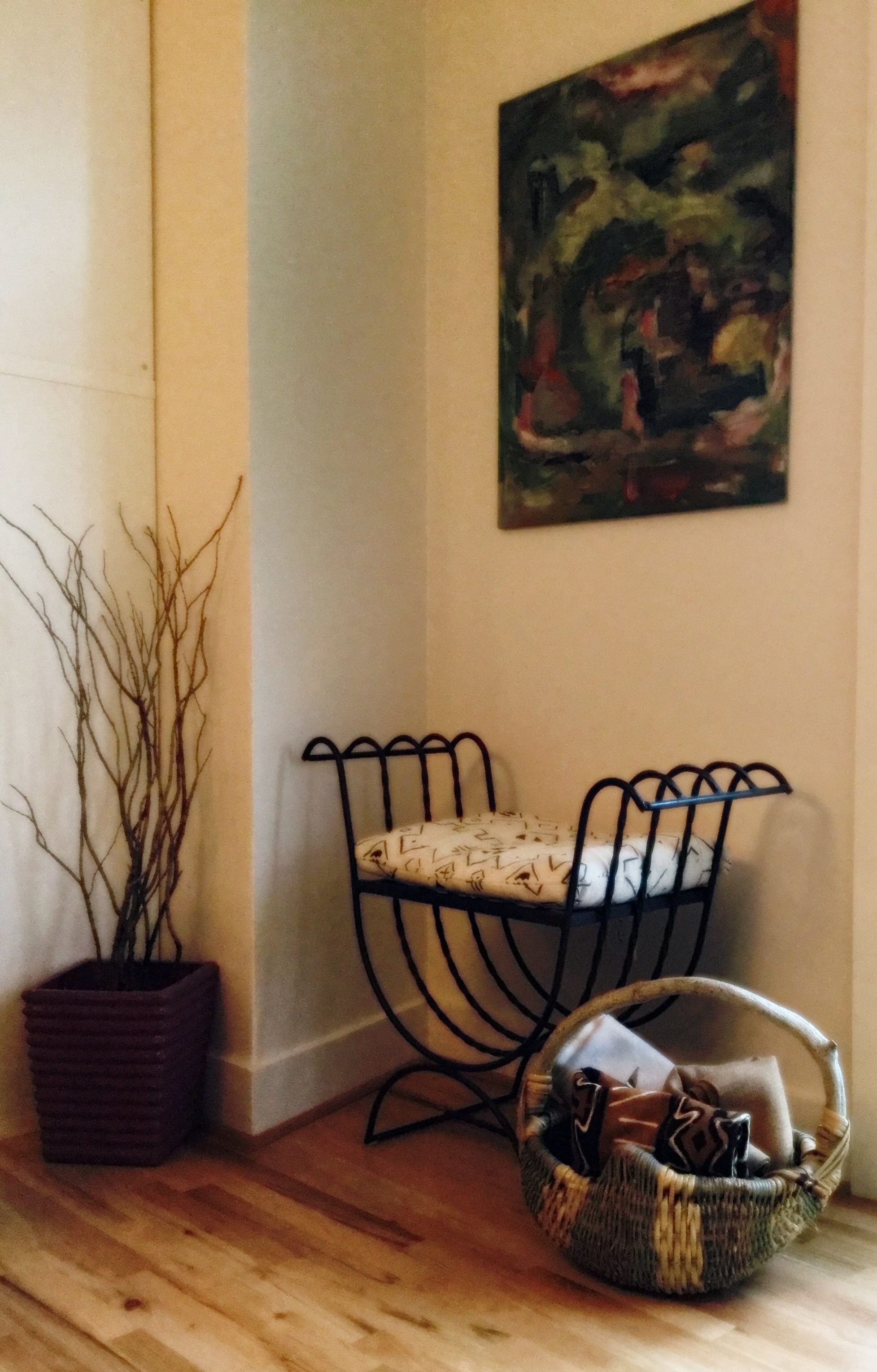dining nook-crop2.JPG