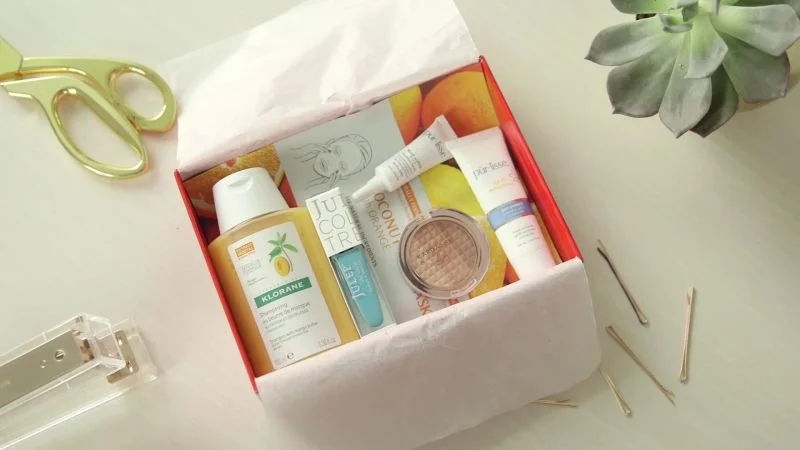 allure_june-2016-allure-beauty-box-unboxing.jpg