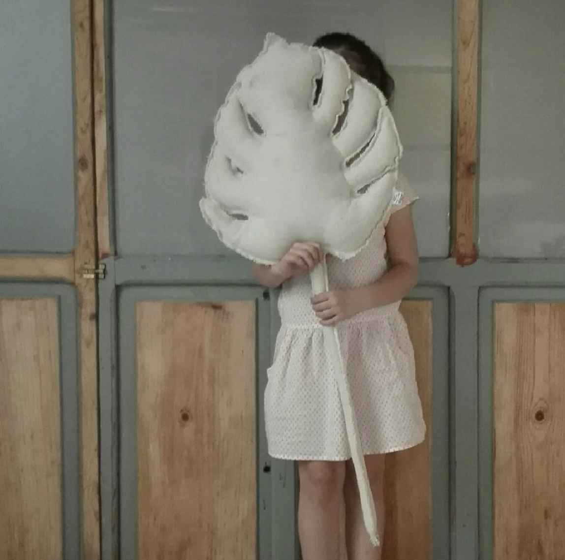 monstera_leaf_cushion_large01.png