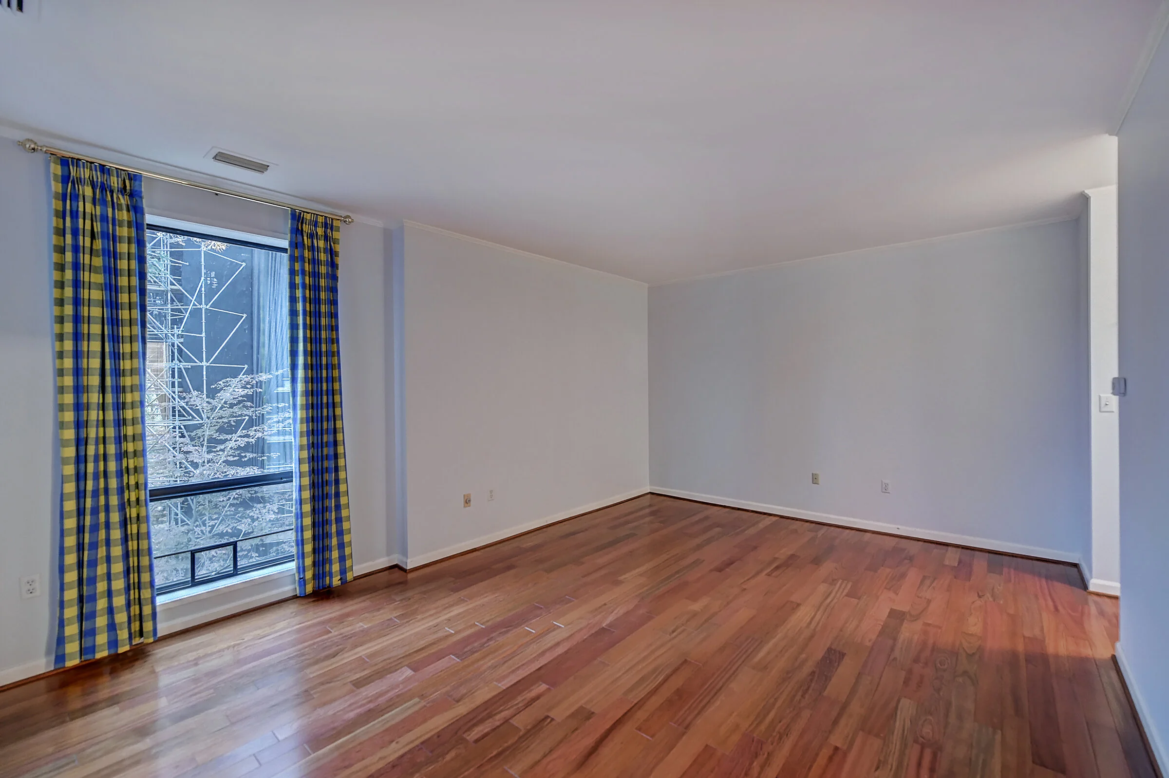 20-Master Bedroom.jpg