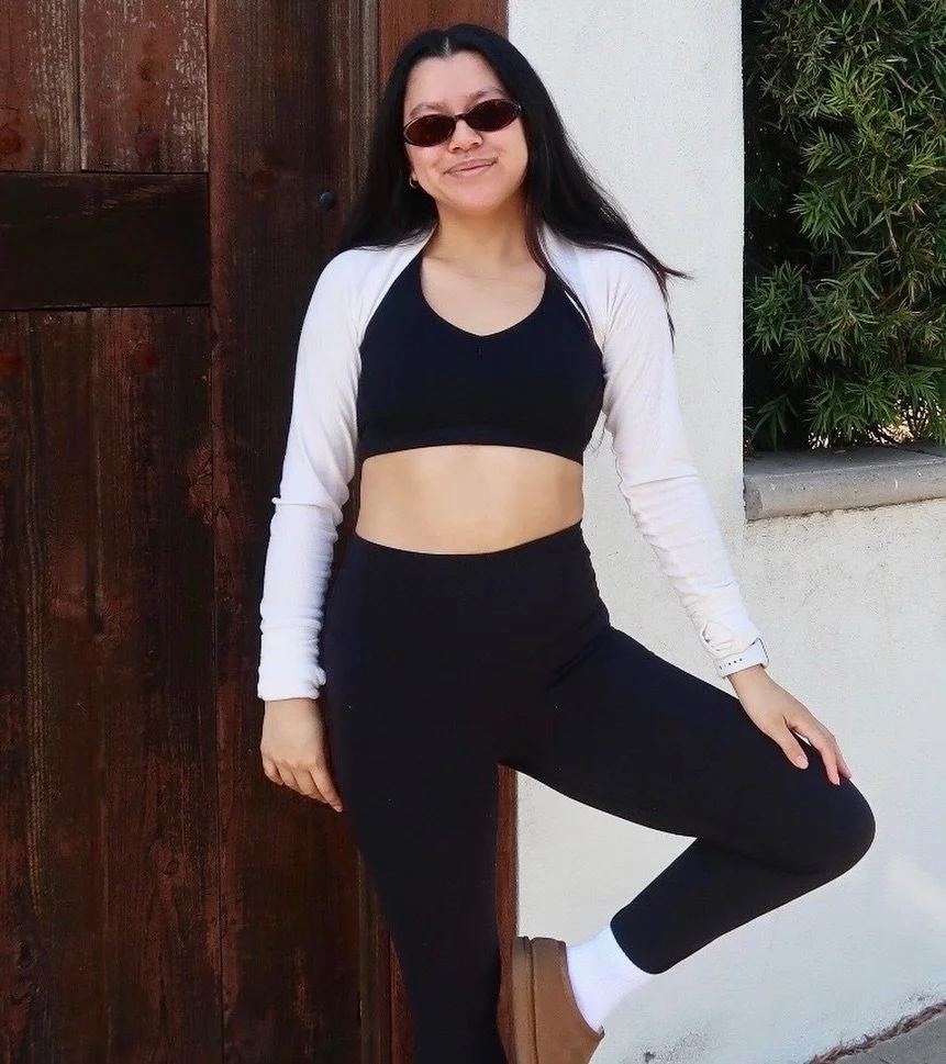 Teacher Thursday ✨✨👩🏻&zwj;🏫
Meet our Barre and Yoga Sculpt instructor, Romina Carranza @rrominac 

Born and raised in San Diego, Romina started her fitness journey in early 2021 when working out wasn&rsquo;t something she enjoyed. What started as 