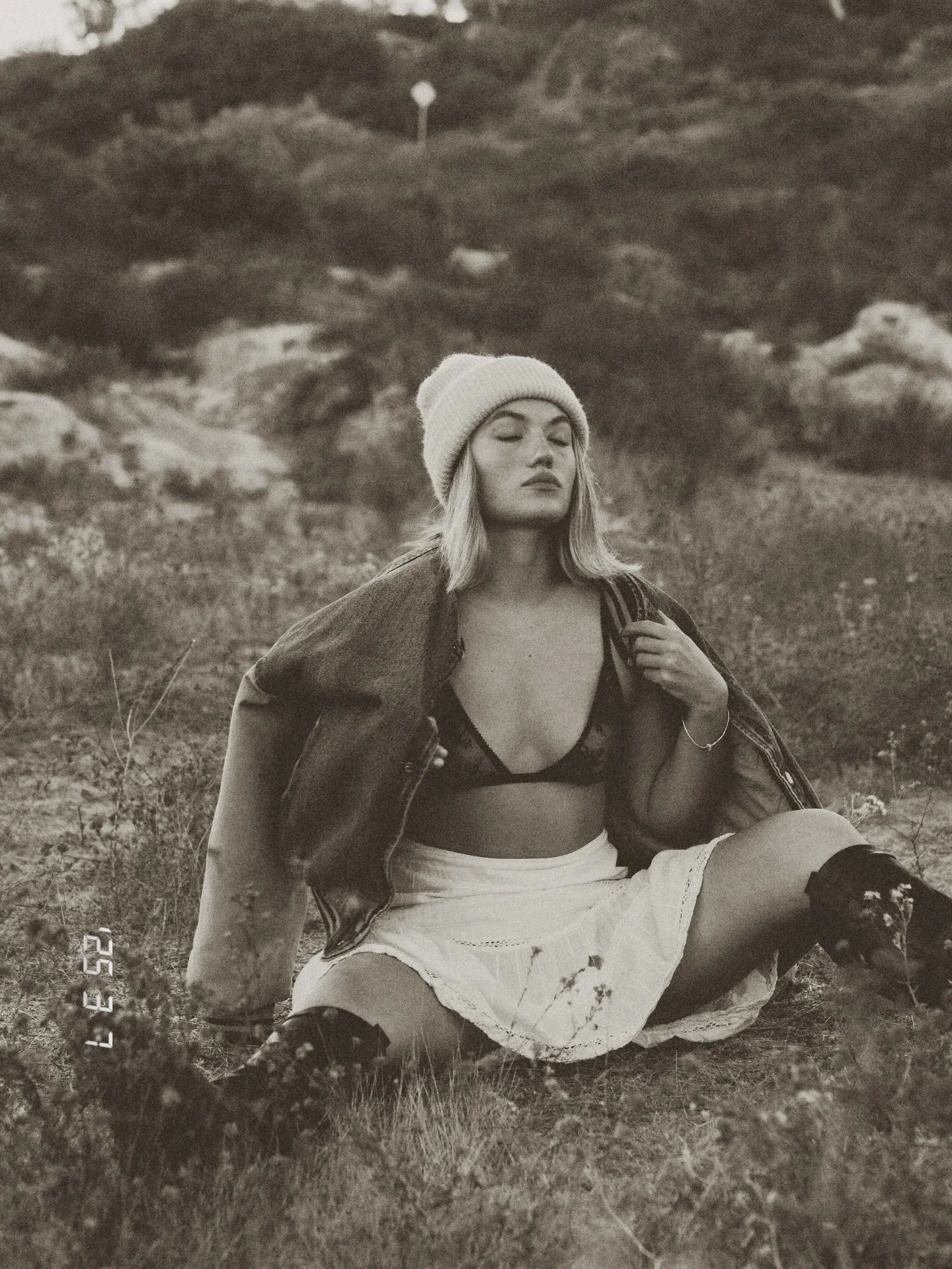 More of whatever this is in &lsquo;26 🤍 

// muse @frances.tharp in my fav thrift finds of the year