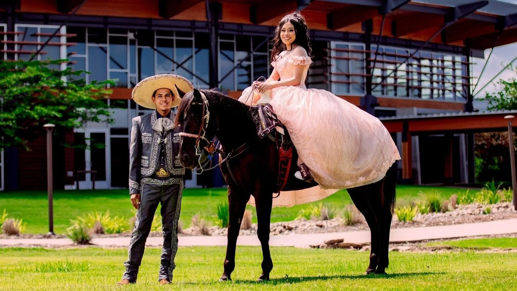 charro style photoshoot with a horse in arkansas