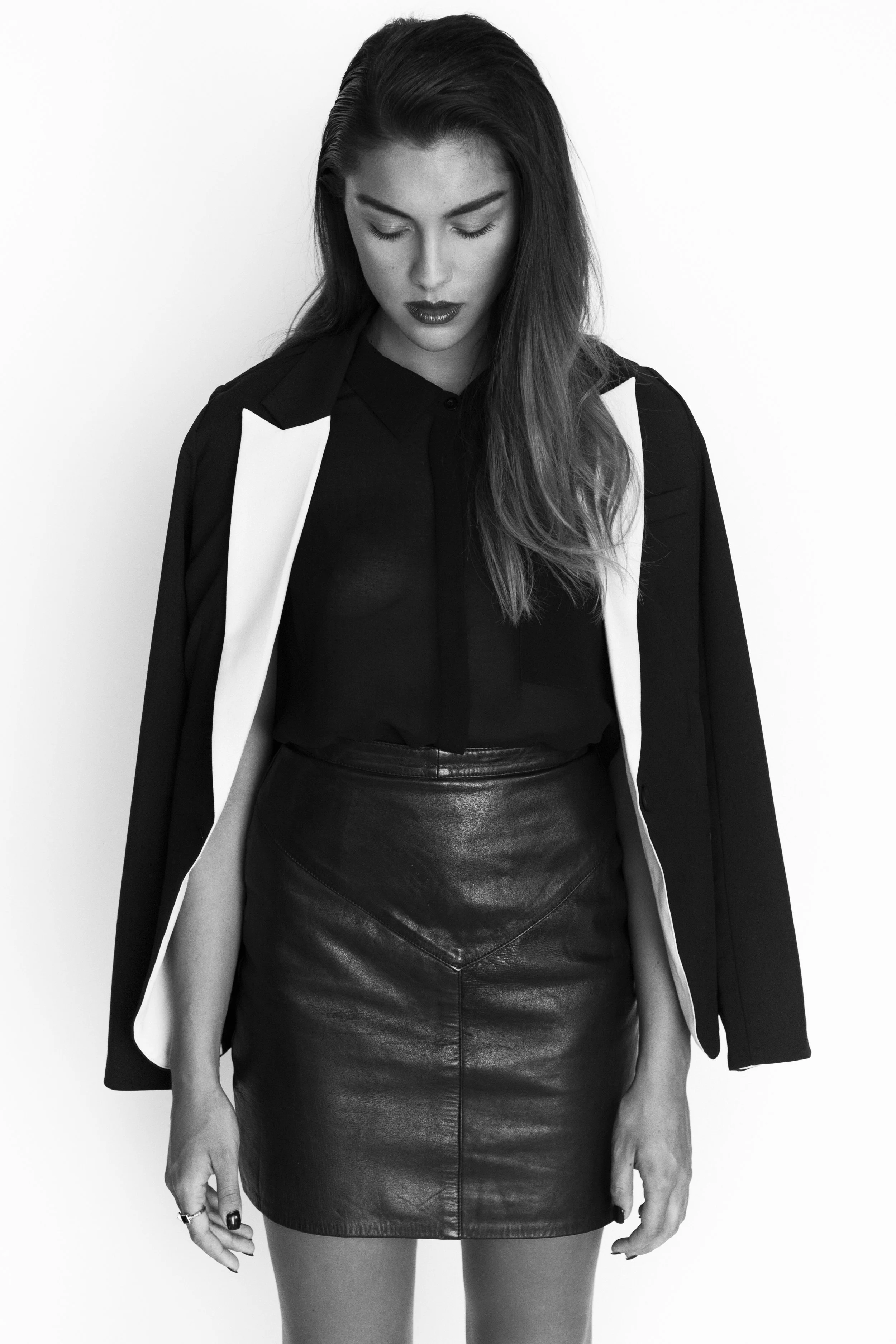 Image4_AntonellaSceneModels_PhotographedbyJamesCunningham.jpg