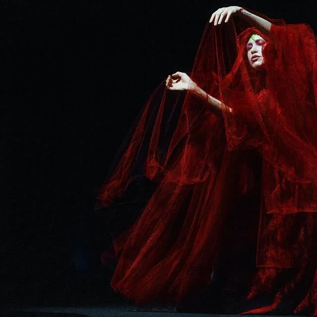 If you attended our first Vegan Fashion Week Awards at @theatre_acedtla you were lucky to discover ethereal beauty and music artist @itsmevox. She charmed the audience with an incredible performance. Do yourself a favor and listen to her EP “I Am Not A God” [link in her bio]

Costume Design @jessicakaoxoxo