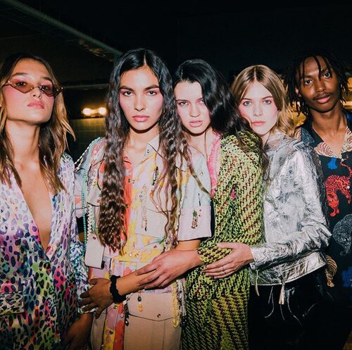 Our models backstage at @theatre_acedtla ready to present their vegan looks to our audience. @oliviaalaita is wearing @glancez @sxntha & @chloerottman are wearing @erika_maish @chauncat is wearing @lo.neel and @yahboysherm_ is wearing @vegan_tiger 🖤 Photo @lolilaboureau Agency @margaux_the_agency
