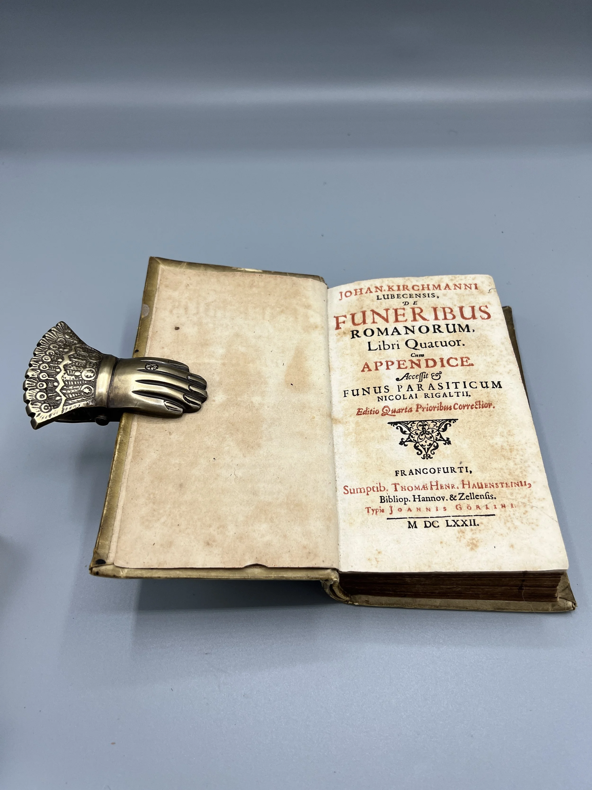 De Funeribus Romanorum, Libre Quatuor Cum Appendice & Funus Parasiticum Sive L. Liberti Curculionis Parasiti Mortualia by Kirchmann, Johann (Kirchmannus) & Rigalt, Nicolaus (Rigaltus)