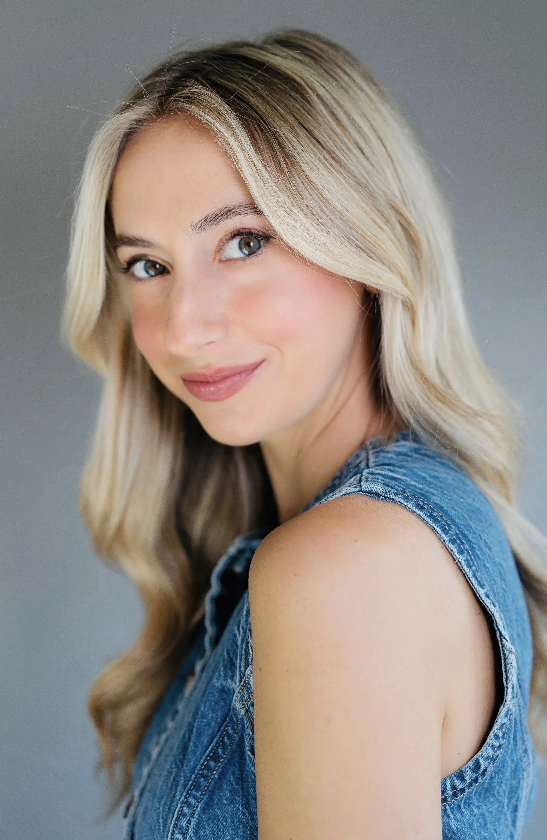 Hannah feb Headshot.jpg