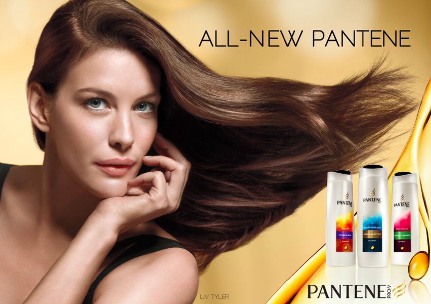 Рекламирует шампунь. Liv Tyler Pantene. Реклама шампуня. Реклама шампуня для волос. Реклама шампуня Пантин.