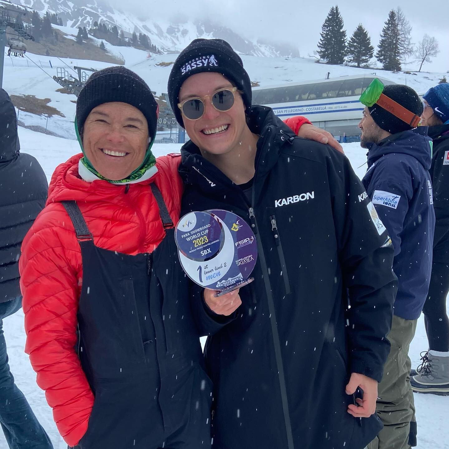 World Cup Finals SBX Gold! 🥇 Big thanks to this incredible woman my coach @nickierodger who puts in 1000% effort every day for not only me but our sport as well. And no that&rsquo;s @evan_strong daughter! 😂 Fun racing  @grizzlygabel @themountainmil