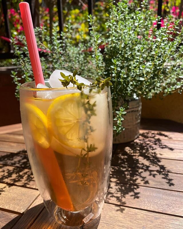Refreshing Thyme Iced Tea🍋
.
.
.
.
Cool down and hydrate with this herbal infused iced tea recipe, using my favourite wellness drink @officialsportea
.
.
.
Lightly sweetened, super hydrating and the perfect balance of flavour 👌
.
.
.
Save this one 