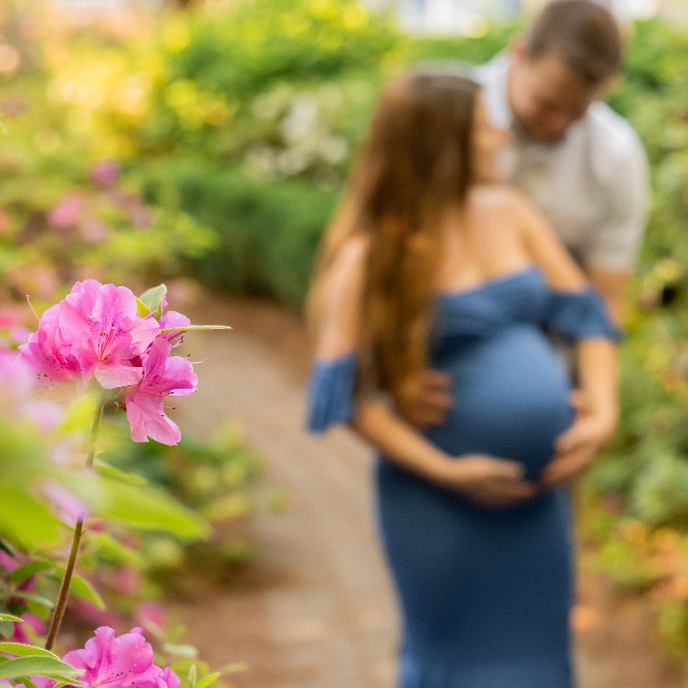 Did I aggravate my allergies by getting all up in the azaleas to take this shot? Yes, yes I did.  No regrets are had. They're welcoming their baby boy in just a few short weeks! 🌸🩵 #raleighmaternitysession #raleighmaternityshoot #raleighmaternityph