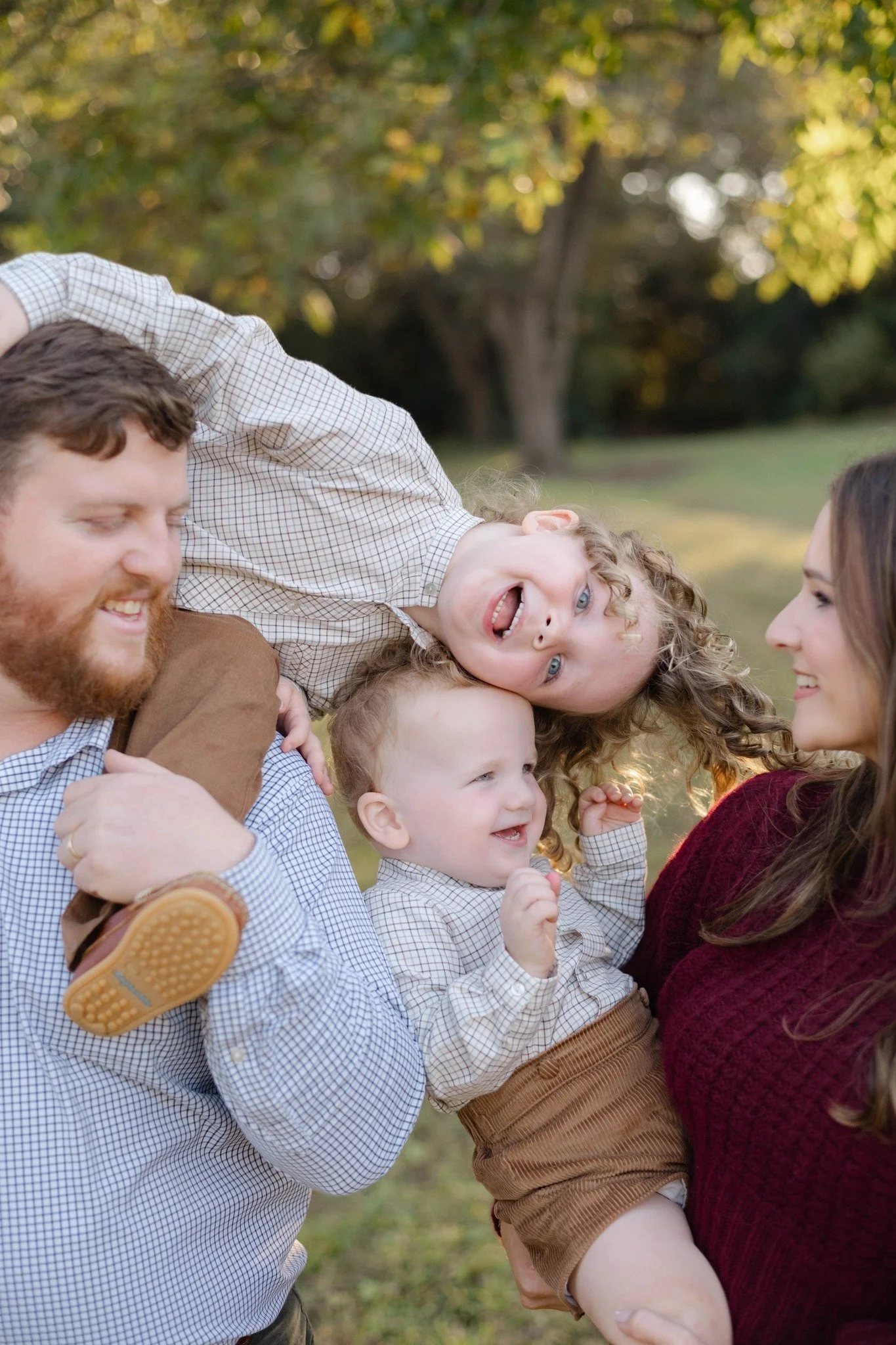 🍂 Fall sessions are in full swing! I know everyone loves a mini session — they’re quick, fun, and easy on the budget. But there’s just something special about a full session. We have time to explore, play, be a little silly, snuggl