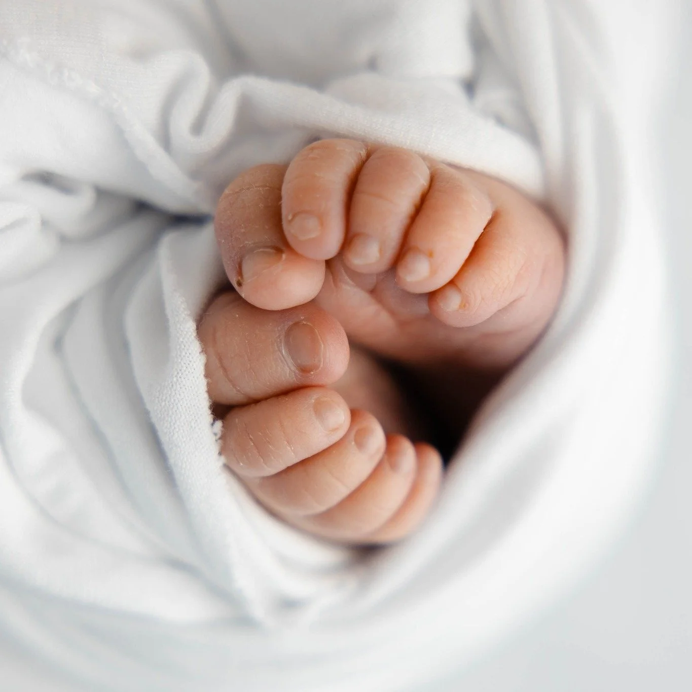 Whenever you request that I do not share your baby's face on social media, I respect that.  I try to still post my work, but I am happy to share just the detail shots without identifying features. 🤍
.
.
.
Raleigh newborn photographer
Garner newborn 