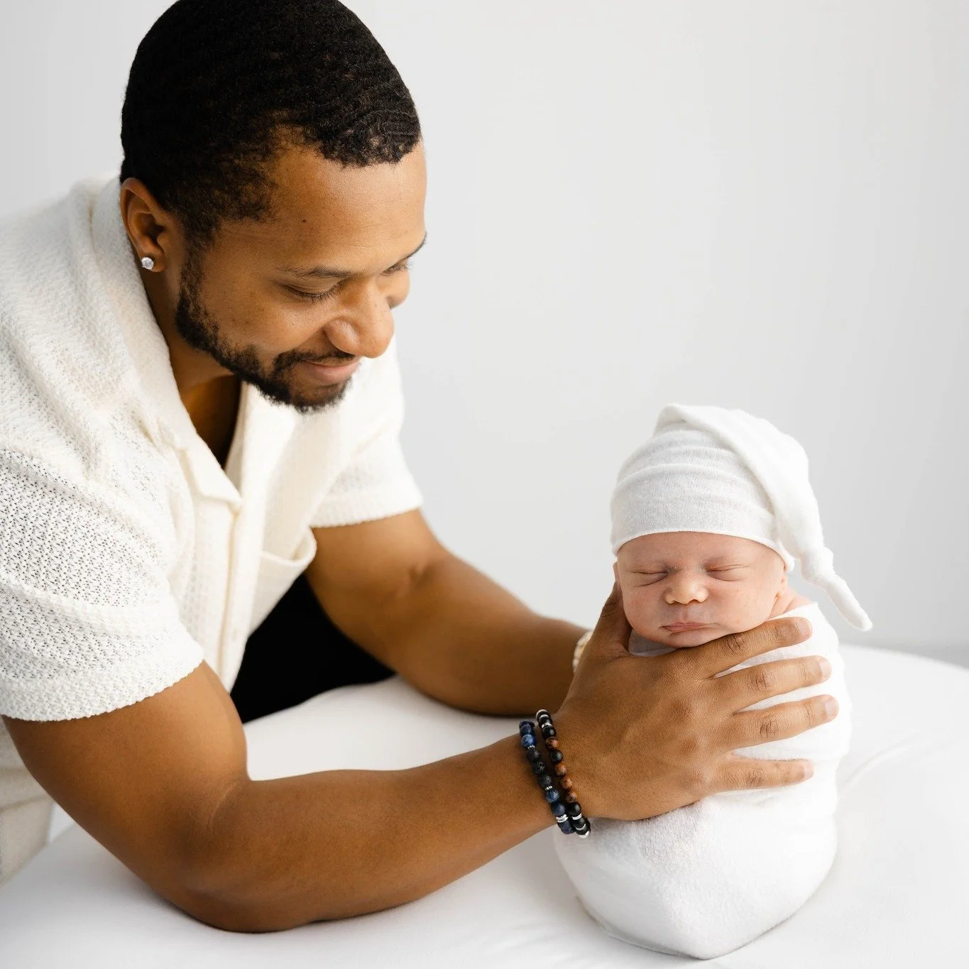 Just a little potato baby. 🤍 Booking Fall Due Dates! Most families book their newborn session 6+ months in advance to make sure they are able to get on my calendar! September is already jam packed... so, don't wait too long to reach out.  Easiest wa