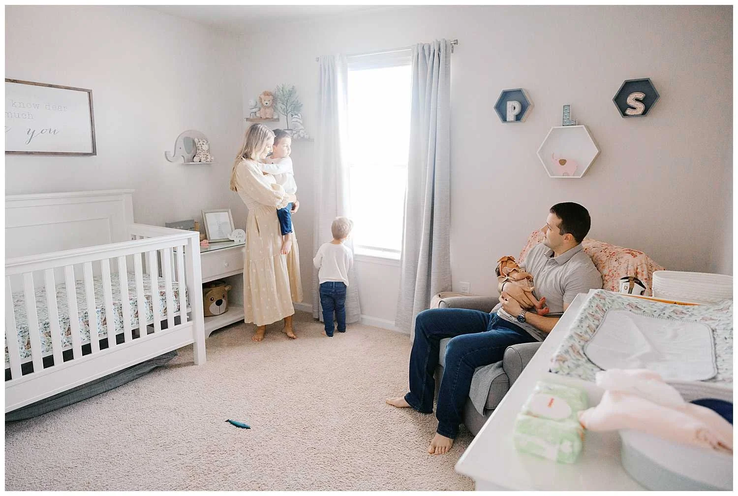 raleigh-lifestyle-newborn-photography-in-home_0014.jpg