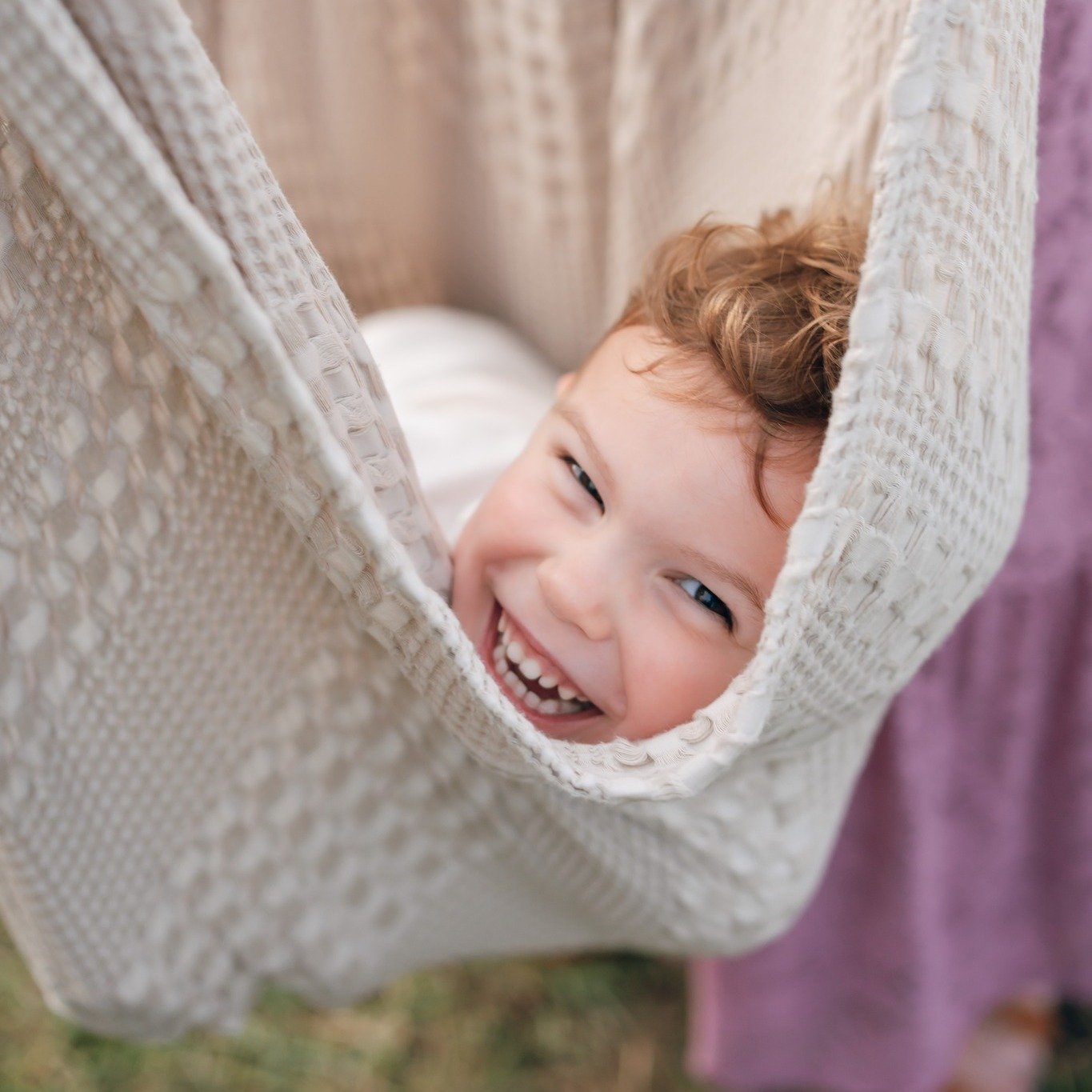 This blanket is a fan favorite for the kiddos! We can do lots of fun things and kids even forget that we're out there for pictures because they think we're just playing.. and I'm here for it. 

Raleigh family photographer | Raleigh family session #ra