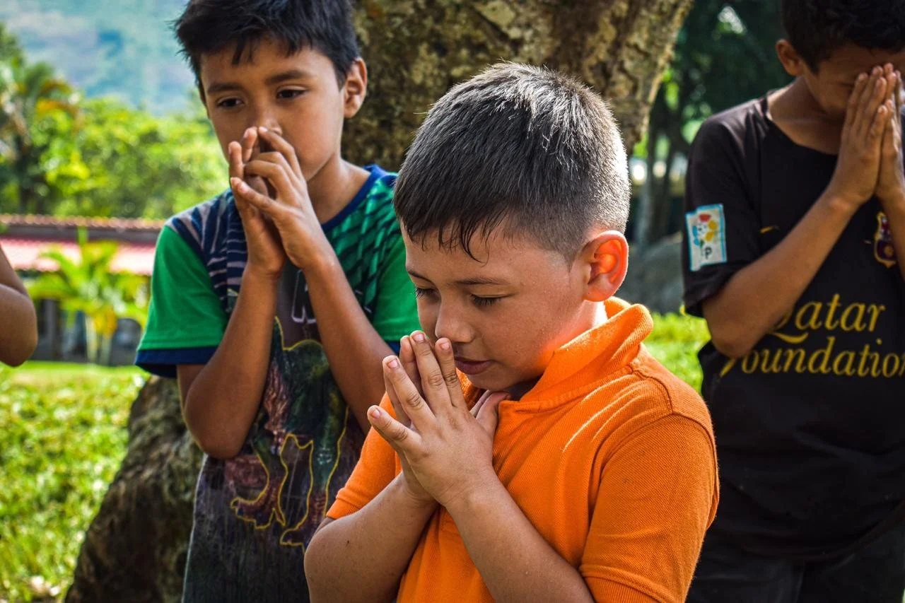 kid praying.jpg
