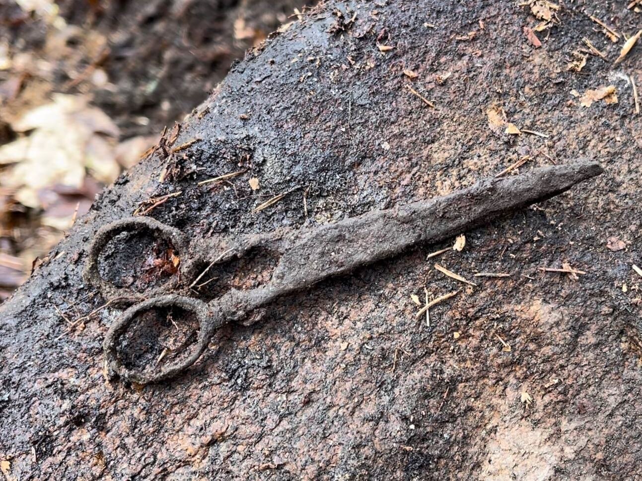 Some finds Freon the chimney stack dig out . #stealthdiggers #metaldetecting #relics #relichunting