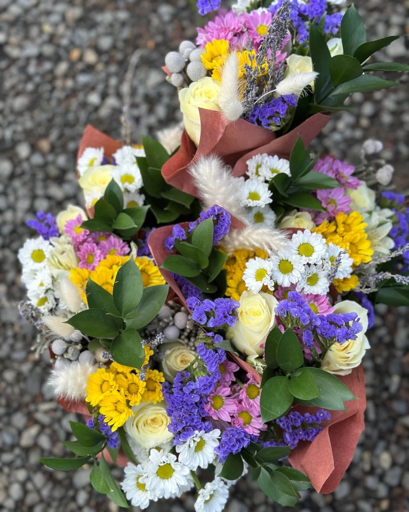 Dropped off some sweet January bouquets at @vscoastalmarket! Check out the cute bouquets with dried lavender (smells wonderful) and fluffy little white touches tucked in! Perfect size and super affordable! I also picked up some delicious cheese, micr