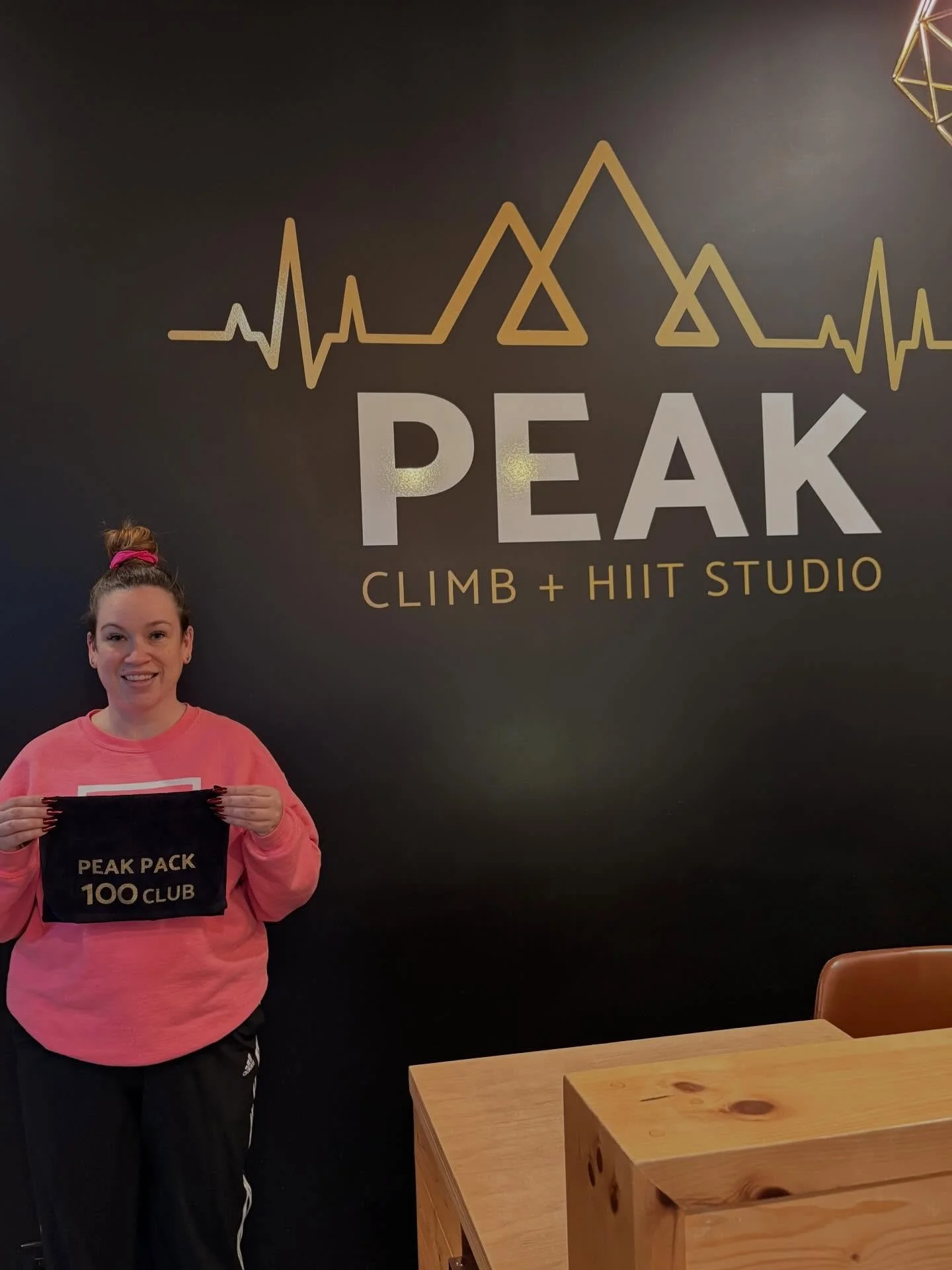 🏔️100 CLUB 🔥 
(Ok 200 for Jazmin - we’re a lil late😉)
Congrats Jazmin + Lauren! We are so thankful you choose to sweat with us multiple times per week!! 
Lauren found PEAK because she was looking for a body positive gym. Fun fact: she&rsqu