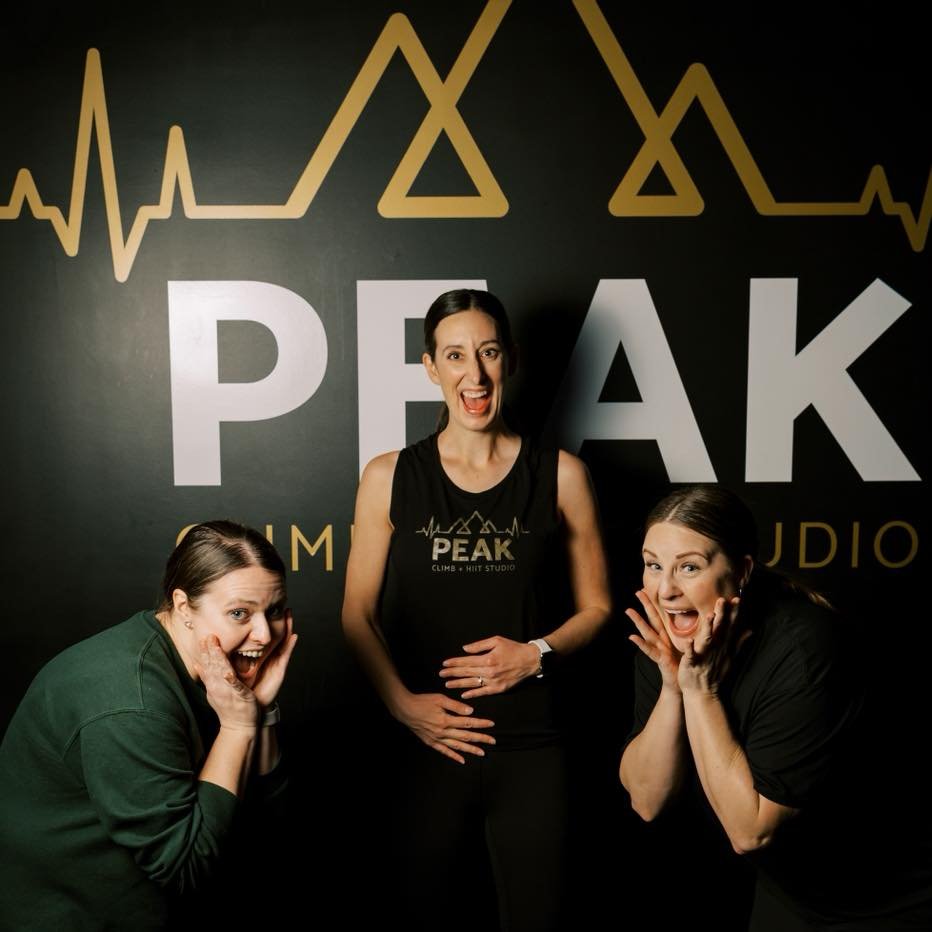 🏔️Something exciting is on the horizon&hellip;

It&rsquo;s Andrea&rsquo;s biggest climb yet!! Our littlest PEAK member will be joining us in June. 🤍 We can&rsquo;t wait!!

#PEAKPACK #HIITYOURPEAK #momtobe #PEAKPROS #yxefitness #yxe