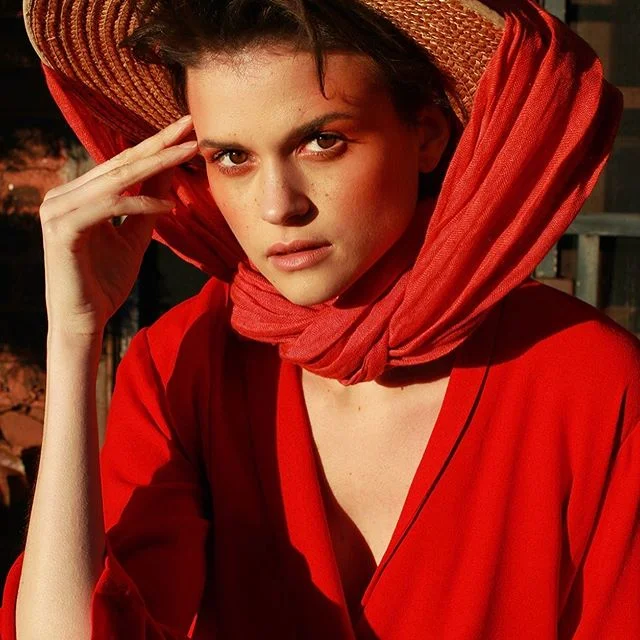 Always be the lady in red 💃 @d.simantov @sam.shields.mua @melissaverdouw @laurenreneetrotter @fentonmodels 
#artdirector #travelingartist #mastered2018 #puertoricoart 
Special thanks to @dinagrishin for being so awesome 🥰