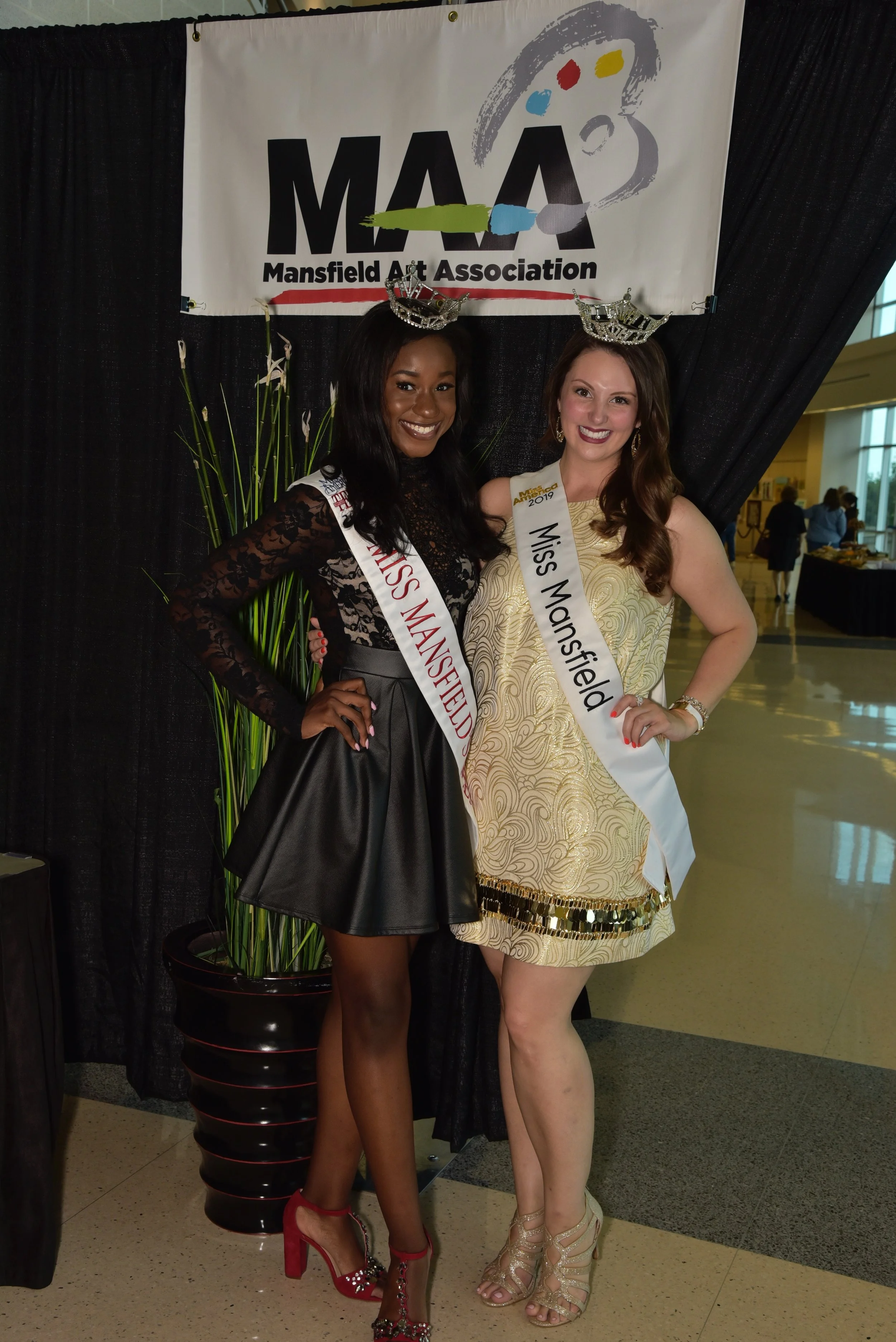 Miss Mansfield and Miss Teen Mansfield served as greeters for the event.